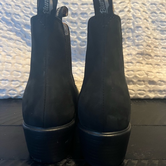 Gorgeous Black Blundstones - Picture 3 of 3
